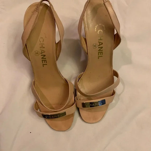 CHANEL lambskin logo sling back sandals - Picture 7 of 16